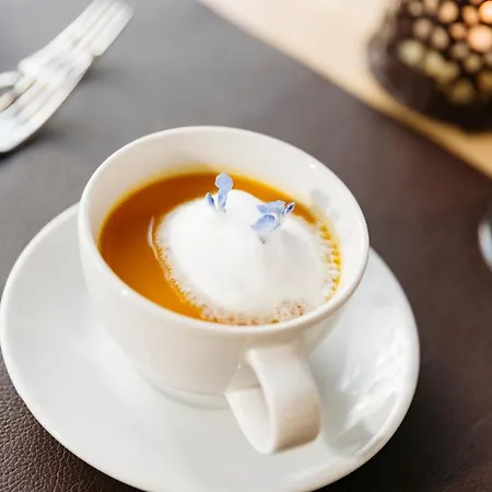 Alpenkraeuter Baeren Hotel Wengen